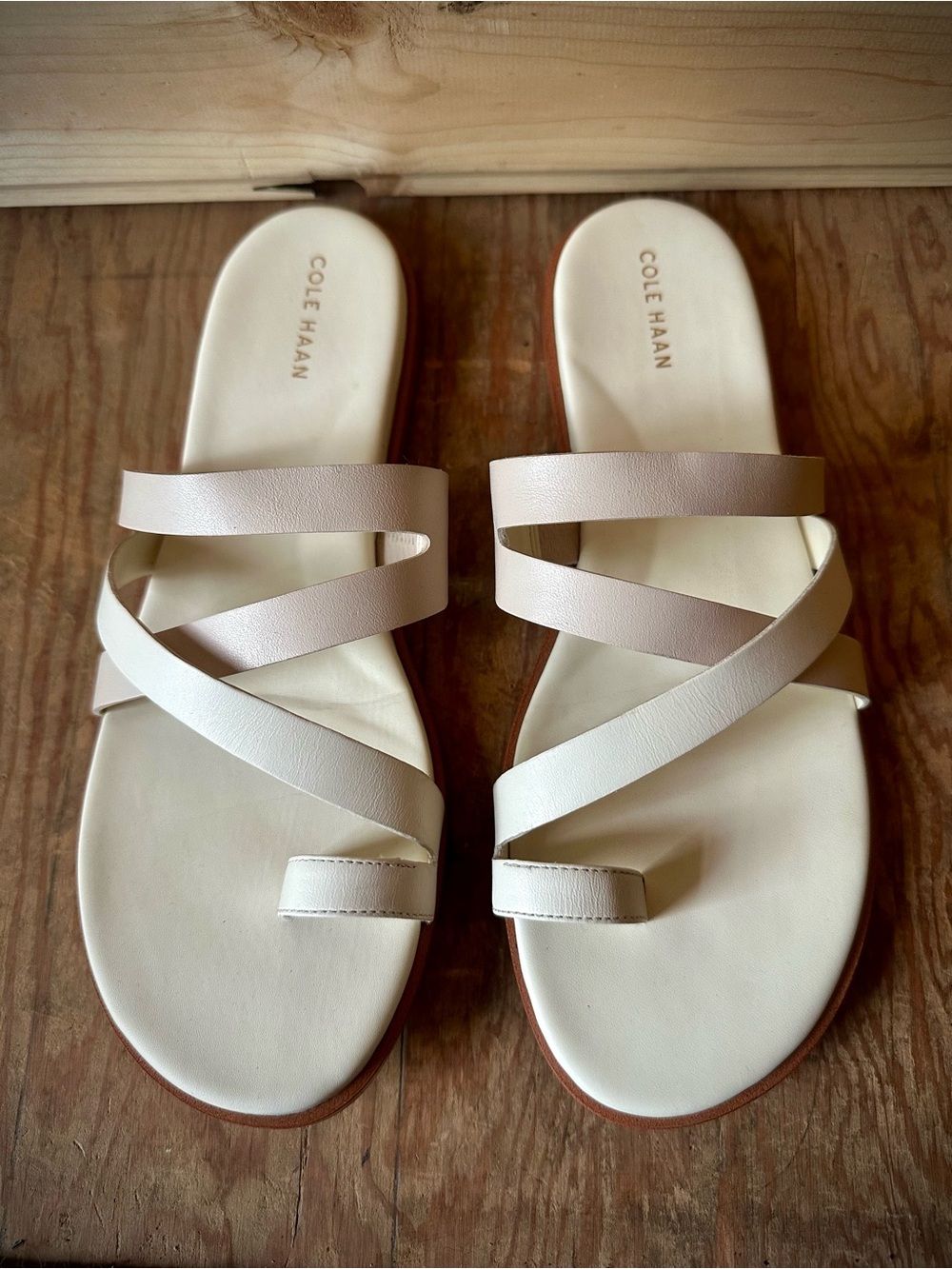 Cole Haan Two-Tone Neutral Strappy Toe Loop Flat Slide Sandals Cream/Lt Beige 9B